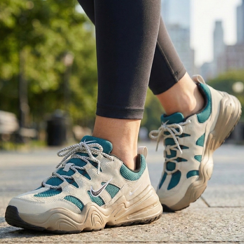 Nike Tech Hera Sneakers Womens 10 Sanddrift Mineral Teal Chunky Suede